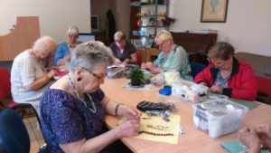 люди работают