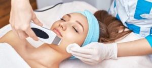 Какими аппаратными процедурами можно убрать морщины на лбу?