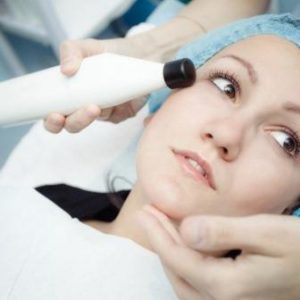 Какими аппаратными процедурами можно убрать морщины на лбу?