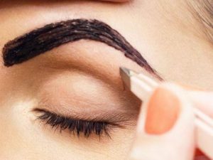 Как правильно делать коррекцию бровей и красить брови