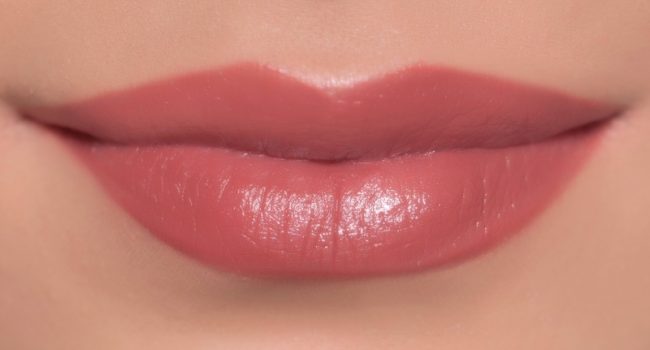 Поэтапное увеличение губ с помощью макияжа