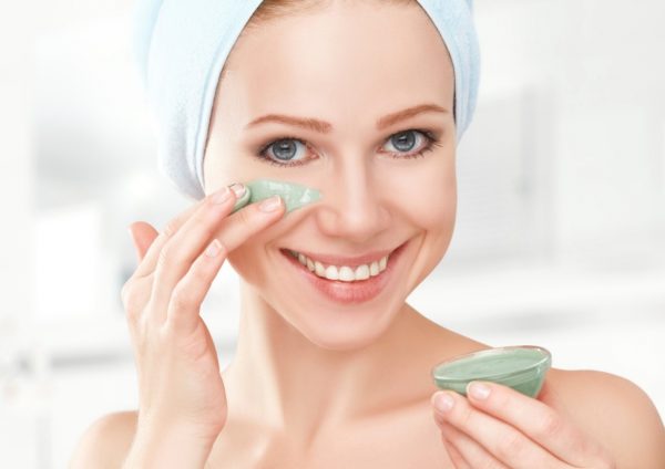 Как правильно сделать чистку лица в домашних условиях