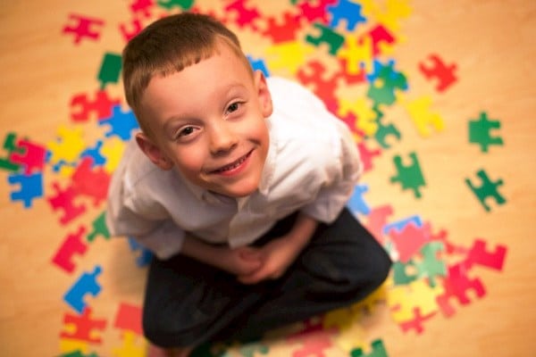 10 основных симптомов аутизма, причины и формы заболевания